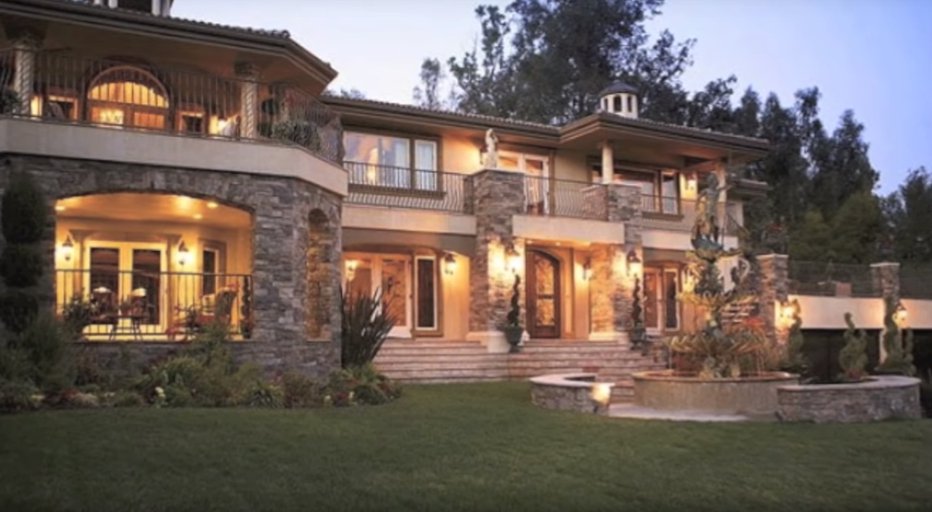 Fotografija: Hiša, ki so jo predstavljali kot dom družine Jenner. FOTO: Youtube
