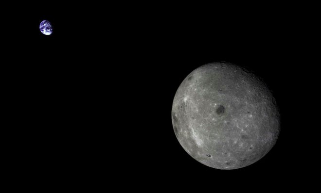 Kitajska sonda bo raziskovala nam nevidno zadnjo stran Lune.