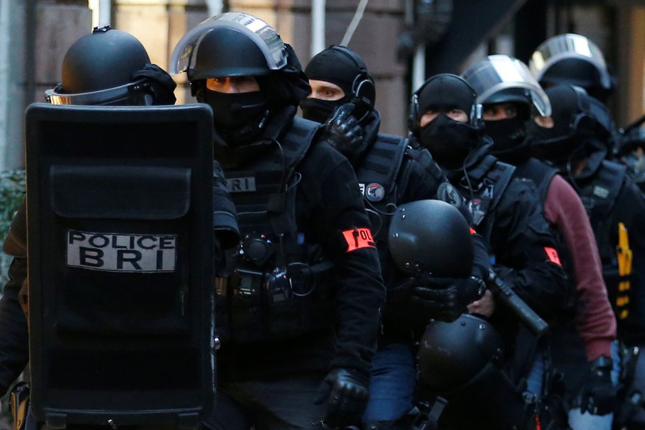Fotografija: Francoski specialci po Strasbourgu. FOTO: Vincent Kessler, Reuters