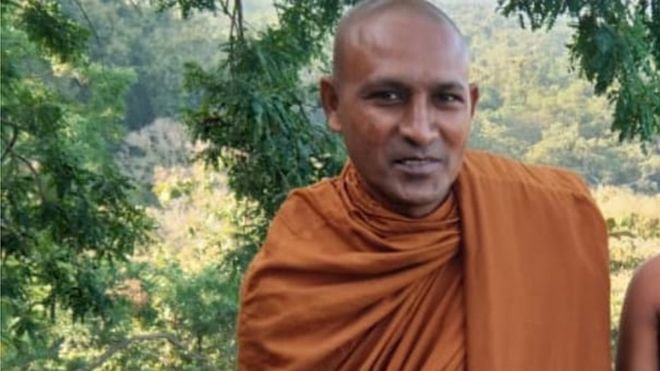 Budistični duhovnik je meditiral globoko v gozdu. FOTO: Fb