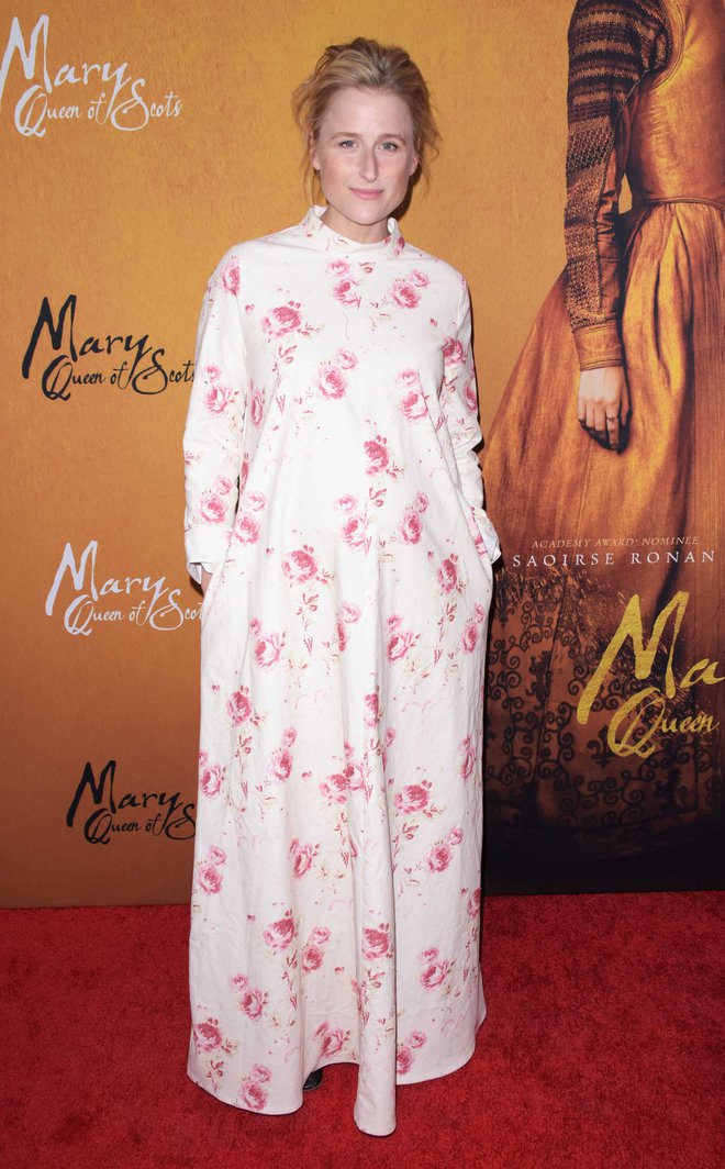 V začetku decembra je Mamie na filmski premieri imela sumljivo široko obleko.