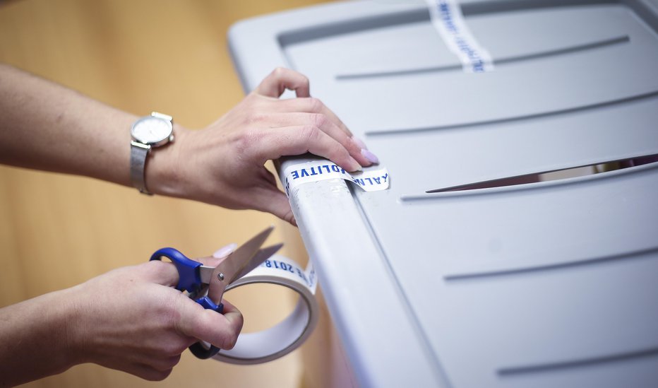 Fotografija: Lokalne volitve so prinesle nekaj tesnih izidov, v Šmarjeških Toplicah pa sta kandidata celo izenačena. FOTO: Jože Suhadolnik