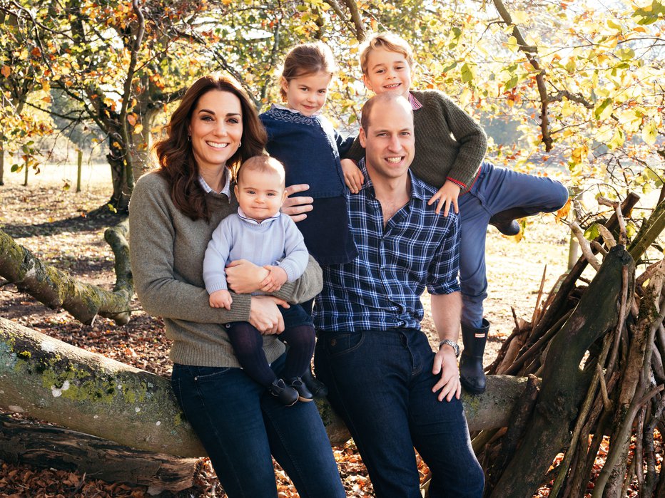 Fotografija: William in Kate sta razveselila Britance z novo družinsko fotografijo. FOTO: Reuters