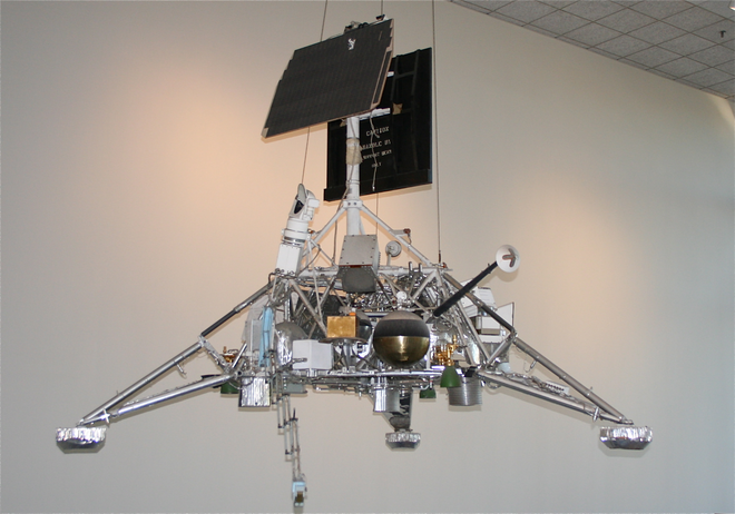 Zadnja ameriška vesoljska robotska sonda, ki se je spustila na površino Lune, je bila Surveyor 7. FOTO: Nasa