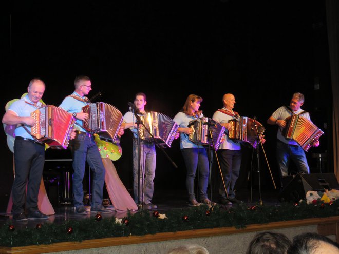 Harmonikarski orkester Laško se je na prireditvi Laško združuje dobre želje predstavil prvič. Foto: Mojca Marot