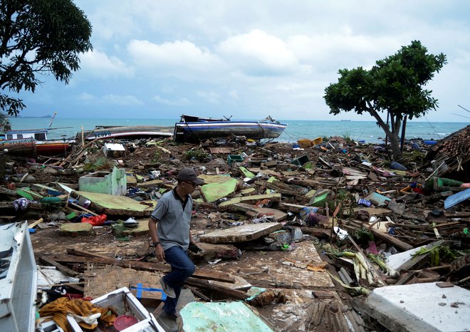 Cunami v Indoneziji. FOTO: Reuters
