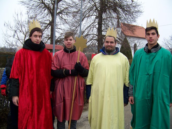V skupini treh kraljev so bili Boštjan Felbar, Grega Petek, Luka Baligač in Filip Lenarčič. FOTOgrafiji: JOŽE ŽERDIN