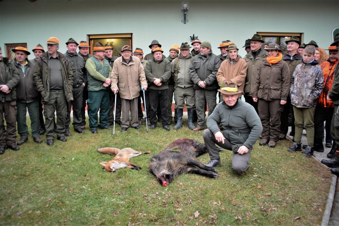 Lovski pripravnik Peter Štraus se je prvič udeležil županovega lova in takoj zadel. fotografije: darko naraglav