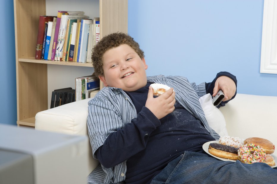 Fotografija: Težava ni samo pomanjkanje telesne aktivnosti, ampak tudi prekomerno uživanje sladkorja. FOTO: Guliver/Getty Images