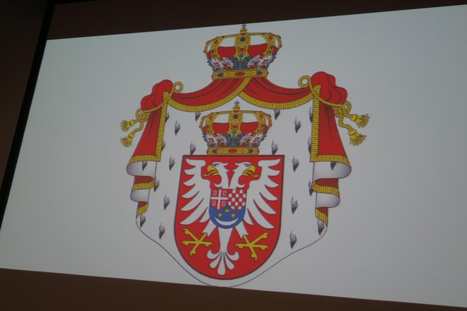 Za Slovence sporni grb iz 20. stoletja