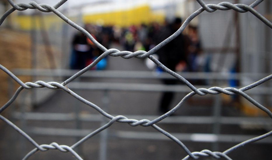 Fotografija: S številom migrantov se v Sloveniji povečuje število prošenj za azil. FOTO: Blaž Samec, Delo
