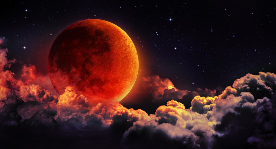 Fotografija: Krvave Lune se je prijel tudi vzdevek volčja Luna, ki prihaja iz indijanske tradicije in je označeval prvo polno v letu, v katero so zavijali volkovi. FOTO: Getty Images/istockphoto