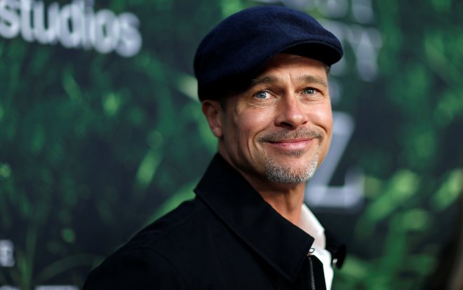 Brad Pitt naj bi v družbi Charlize Theron žarel od sreče. FOTO: Reuters