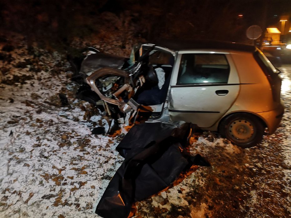 Fotografija: V prometni nesreči na mariborskem območju je umrl 42-letni voznik osebnega avtomobila FOTO: O. B.