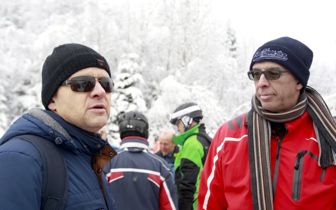 Igor Miljavec in Andrej Kren iz Lions kluba Idrija sta na sneg popeljala 45 slepih in slabovidnih z družinami.
