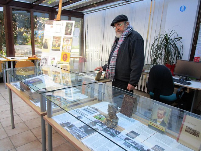 Janez Janežič je na ogled postavil marsikaj zanimivega o življenju in delu Ivana Cankarja. FOTOGRAFIJE: JANEŽ MUŽIČ