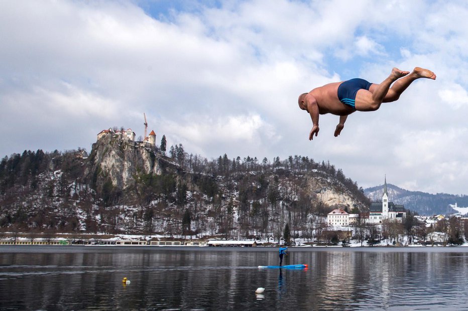 Fotografija: Od 31. januarja do 3. februarja bo potekal mednarodni svetovni pokal v zimskem plavanju. Foto: Turizem Bled
