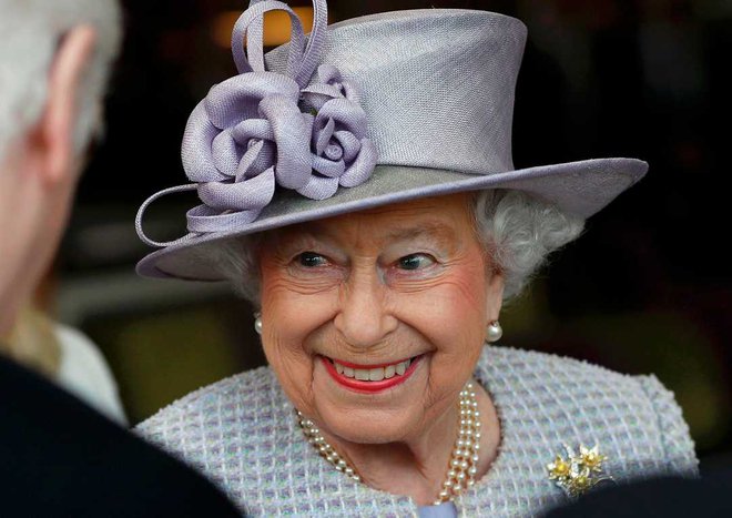 Kraljica Elizabeta II. ima skrbništvo nad vsemi kraljevimi otroki.
