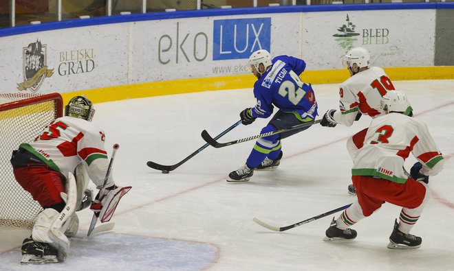 Med najbolj vidnimi slovenskimi hokejisti je bil Rok Tičar. FOTO: Jože Suhadolnik
