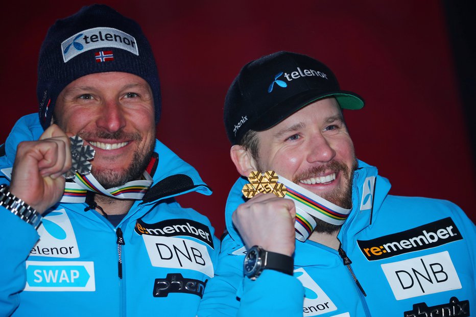 Fotografija: Norveški šampion Aksel Lund Svindal (levo) je svojo zadnjo tekmo sklenil s srebrno kolajno. Na svetovnem prvenstvu v Åreju je moral v smuku priznati premoč le zlatemu rojaku Kjetilu Jansrudu. FOTO: Reuters