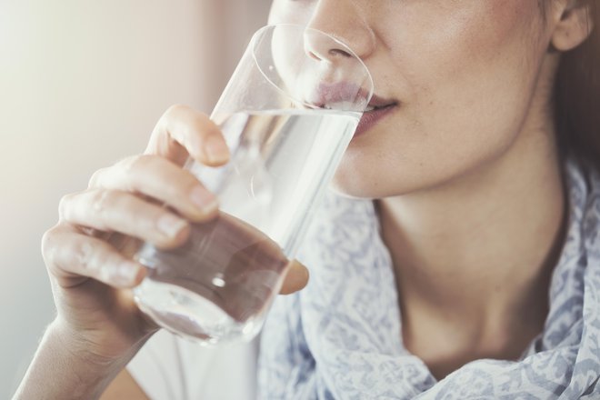 Vodo, ki jo pijete, lahko informirate s pozitivnimi sporočili. FOTOGRAFIJI: Guliver/Getty Images
