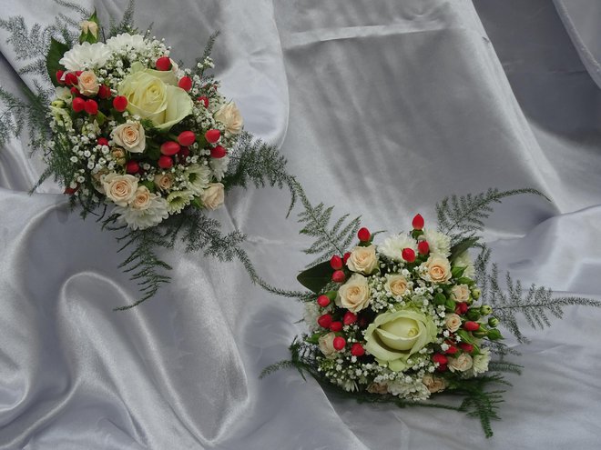 Poročnih šopkov v vrtnem centru zagotovo ne bo manjkalo. Fotografije: Oste Bakal
