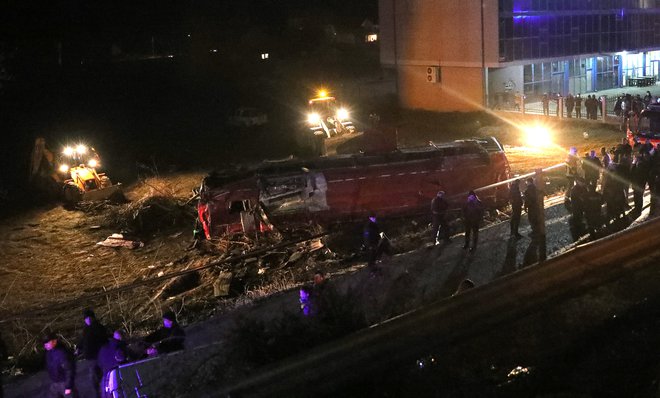 Nesreča se je zgodila 40 kilometrov iz Skopja. FOTO: Reuters