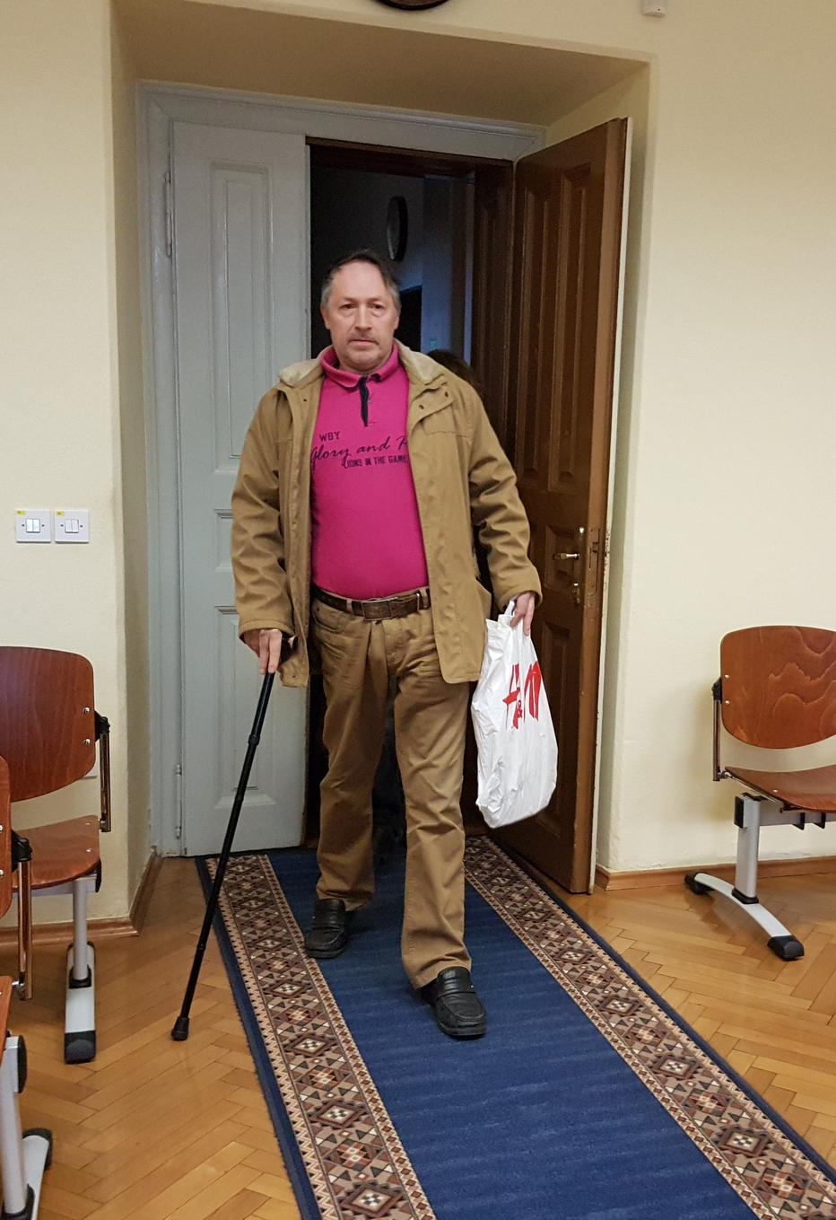 Fotografija: Jure Jurečič je 100-odstotni invalid, pri hoji si pomaga s palico. FOTO: Tanja Jakše Gazvoda