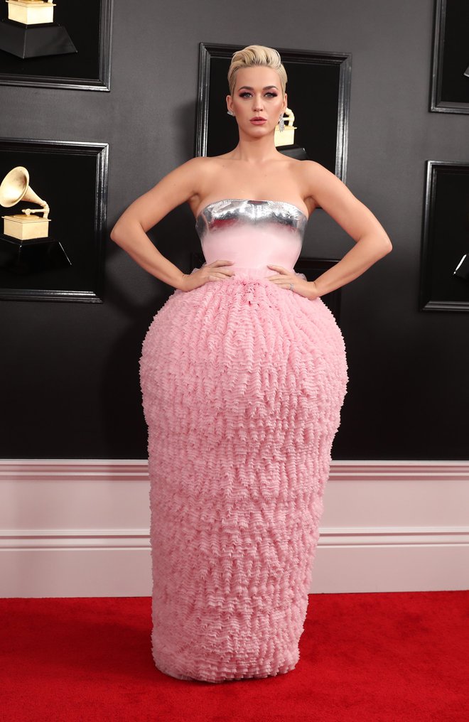 Katy Perry je blestela v ekstravagantni Balmainovi kreaciji.