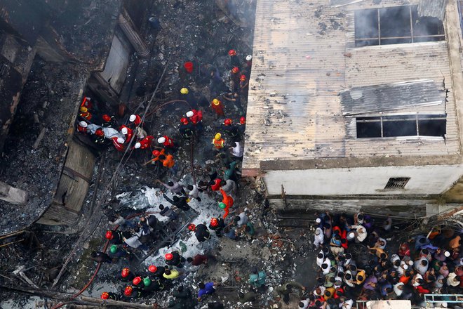 Požar je vzel najmanj 70 življenj. FOTO: Reuters