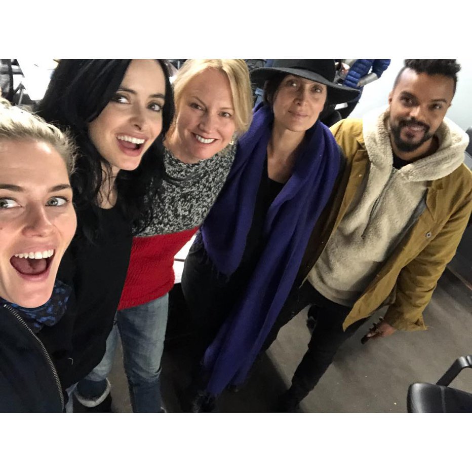 Fotografija: Krysten Ritter se je na instagramu poslovila s fotografijo ekipe s snemanja zadnje sezone Jessice Jones. FOTO: Instagram
