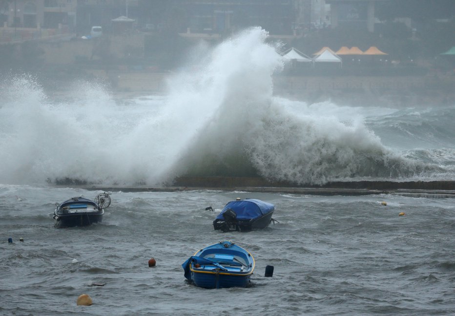 Fotografija: Močni vetrovi so minuli konec tedna prizadeli Sredozemlje. FOTO: Reuters
