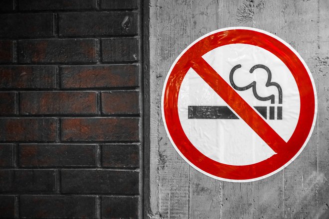 Kajenje na javnih prostorih ni dovoljeno, a kitajska univerza je naredila izjemo. FOTO: Guliver/GETTY IMAGES