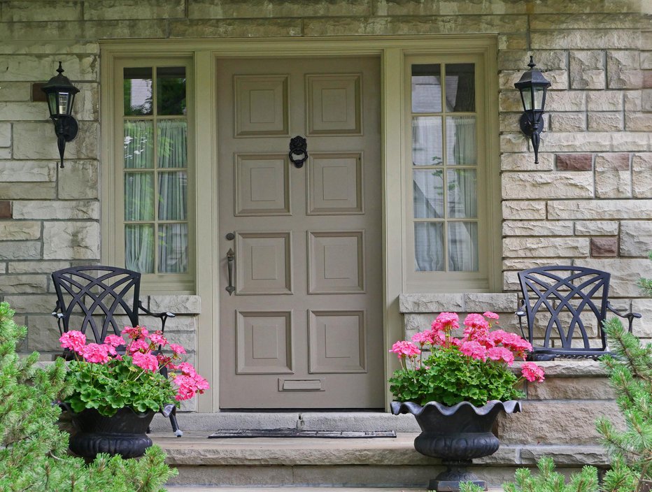 Fotografija: S primerno ureditvijo vhoda je mogoče v dom priklicati srečo. FOTO: Thinkstock