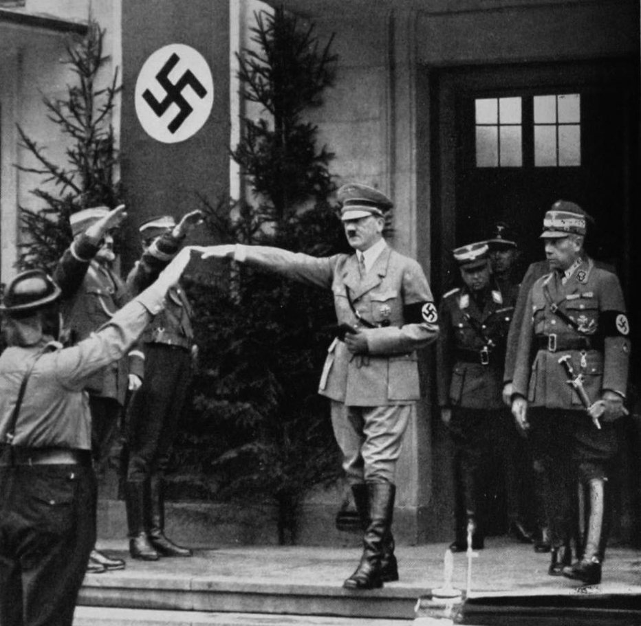 Fotografija: Hitler je leta 1941 izdal firerjev ukaz, s katerim je določil, da imajo pravico do prejemanja nemške pokojnine tudi tujci, ki so bili pripadniki Waffen-SS. Ta ukaz je veljaven tudi po 78 letih.