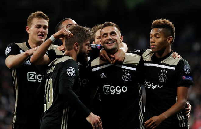 Dušan Tadić je sodeloval pri prvih dveh zadetkih in dosegel tretjega za Ajax. FOTO: Reuters