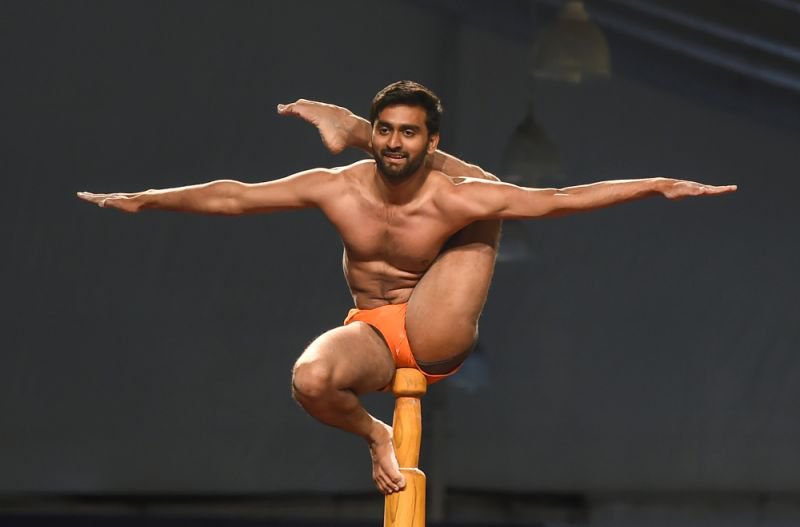 Fotografija: Tekmovalci imajo za svoje jogijske položaje na voljo površino v premeru 35 cm.
