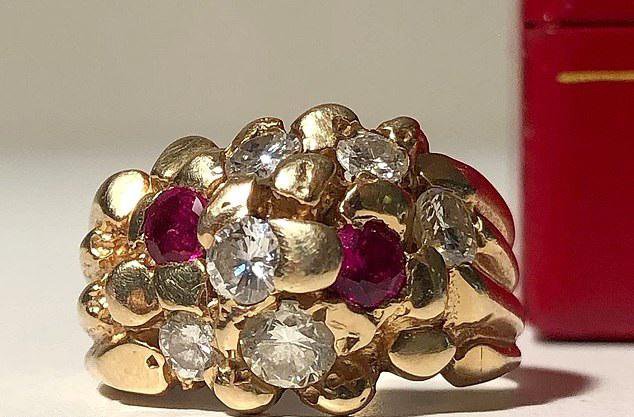 Fotografija: Zlati prstan z diamanti in rubini FOTO: Omega Auctions