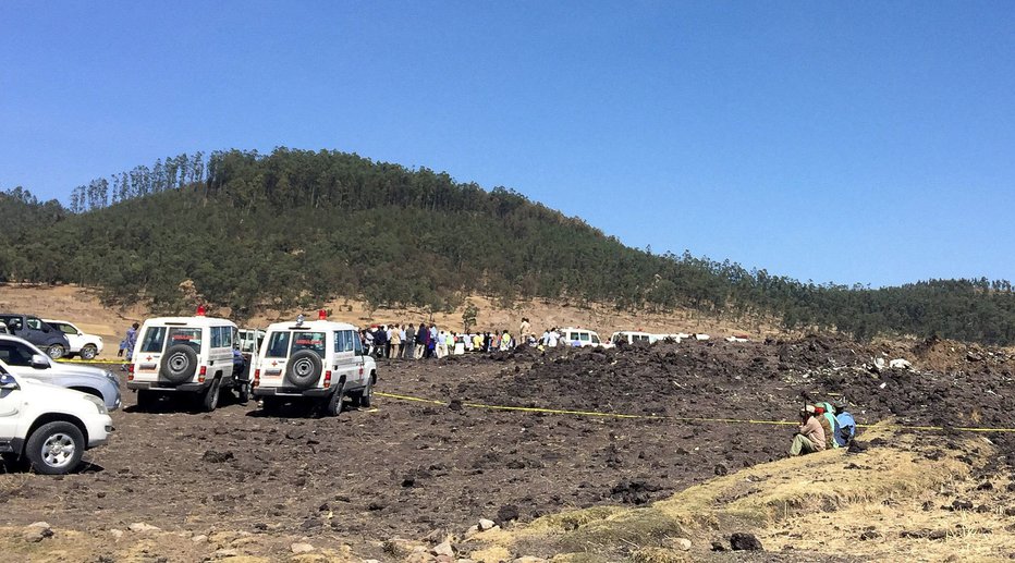 Fotografija: Letalo je strmoglavilo v bližini kraja Bishoftu, nekaj deset kilometrov od Adis Abebe. FOTO: Reuters