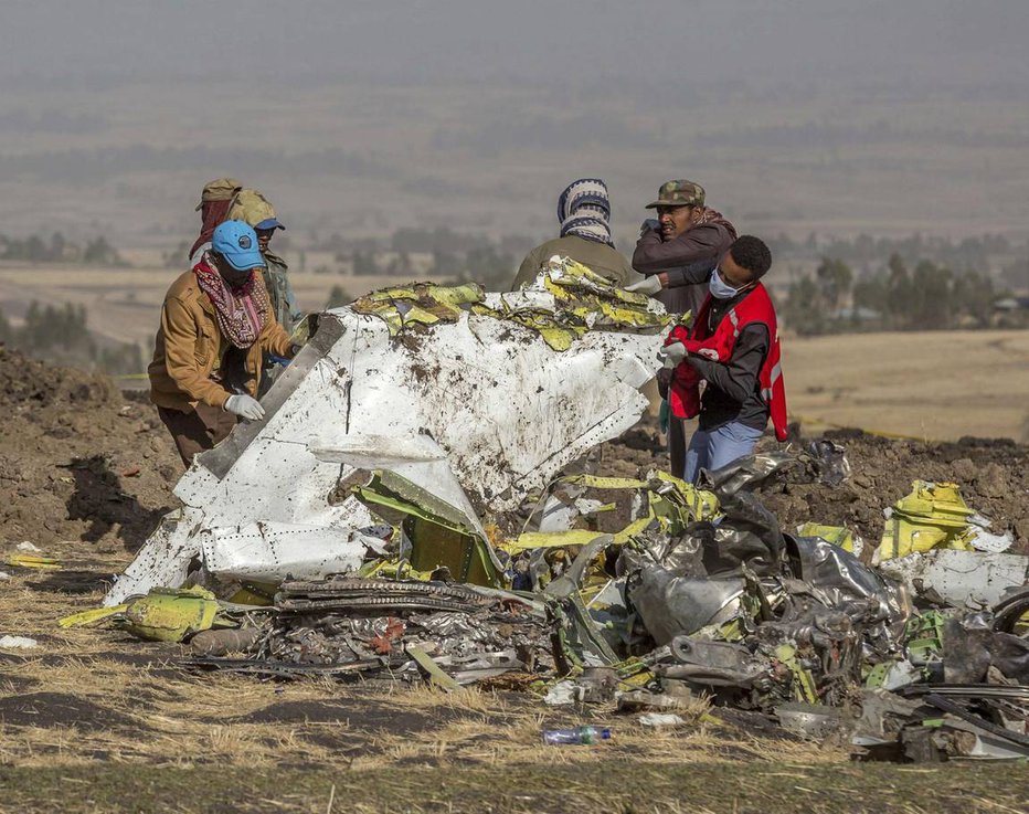Fotografija: Ostanki etiopskega 737 maxa 8 FOTO: Daily Mail