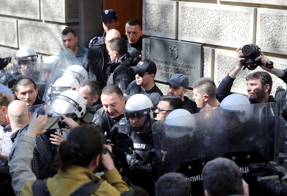 Fotografija: Množične demonstracije preplavile Beograd. FOTO: Reuters