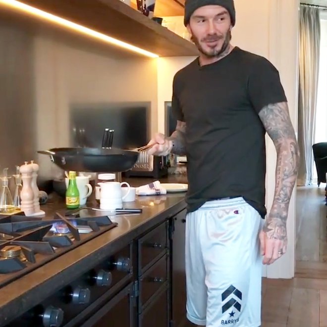 Sploh ne bi bilo slabo, če bi Davida Beckhama takole v elementu srečali v svoji domači kuhinji, mar ne?