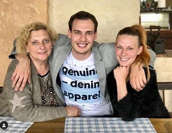 Dejan Vunjak: Čestitke vsem mamicam! Brez vas ne bi bilo nas! FOTO: Instagram