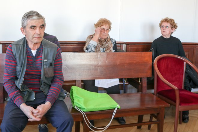 Alojzij Šimenc jo je odnesel s pogojno zaporno kaznijo. Ivana Jančar (zadaj desno) pa s hudimi poškodobami. FOTOGRAFIJI: Marko Feist