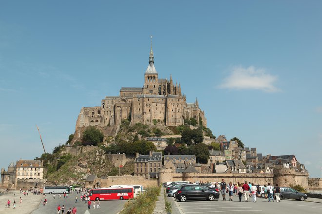 Množicam turistov pri Mont Saint-Michelu v Normandiji se skoraj ni moč izogniti. Foto: Guliver/Getty Images