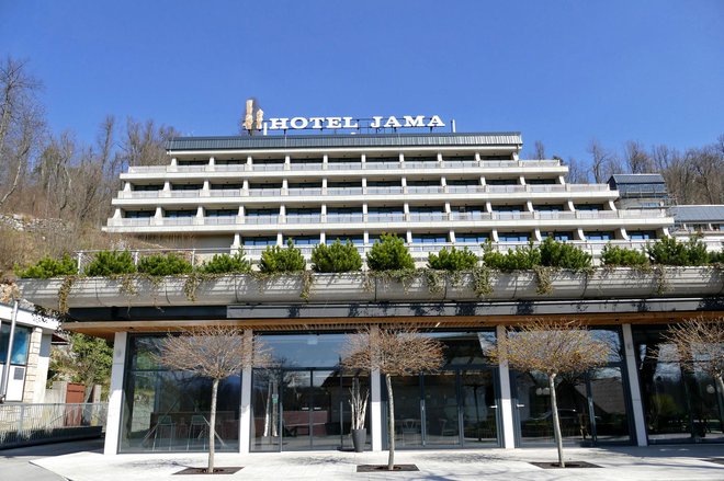 Pod zdajšnjim vodstvom so obnovili tudi hotel Jama. Foto: Primož Hieng