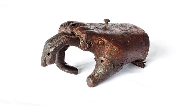 Železno roko, ki je domnevno pripadala plemiču iz 16. stoletja, so našli v okolici Vranskega. FOTOGRAFIJE: arhiv URI – Soča