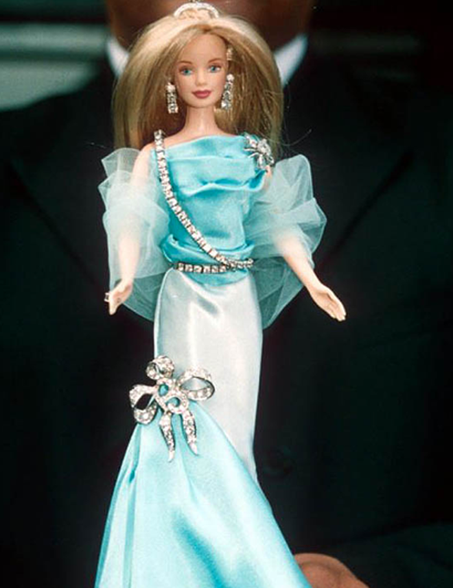 Vrtoglavo draga barbika, ki jo ima med igračami Blue Ivy. 