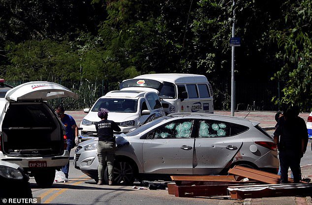 Na avtocesti je izbruhnil strahovit strelski obračun. FOTO: Reuters