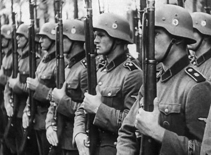 Fotografija: Hitler je leta 1941 izdal ukaz, s katerim je določil, da imajo pravico do prejemanja nemške pokojnine tudi tujci, ki so bili pripadniki Waffen-SS. Ukaz je veljaven tudi po 78 letih.